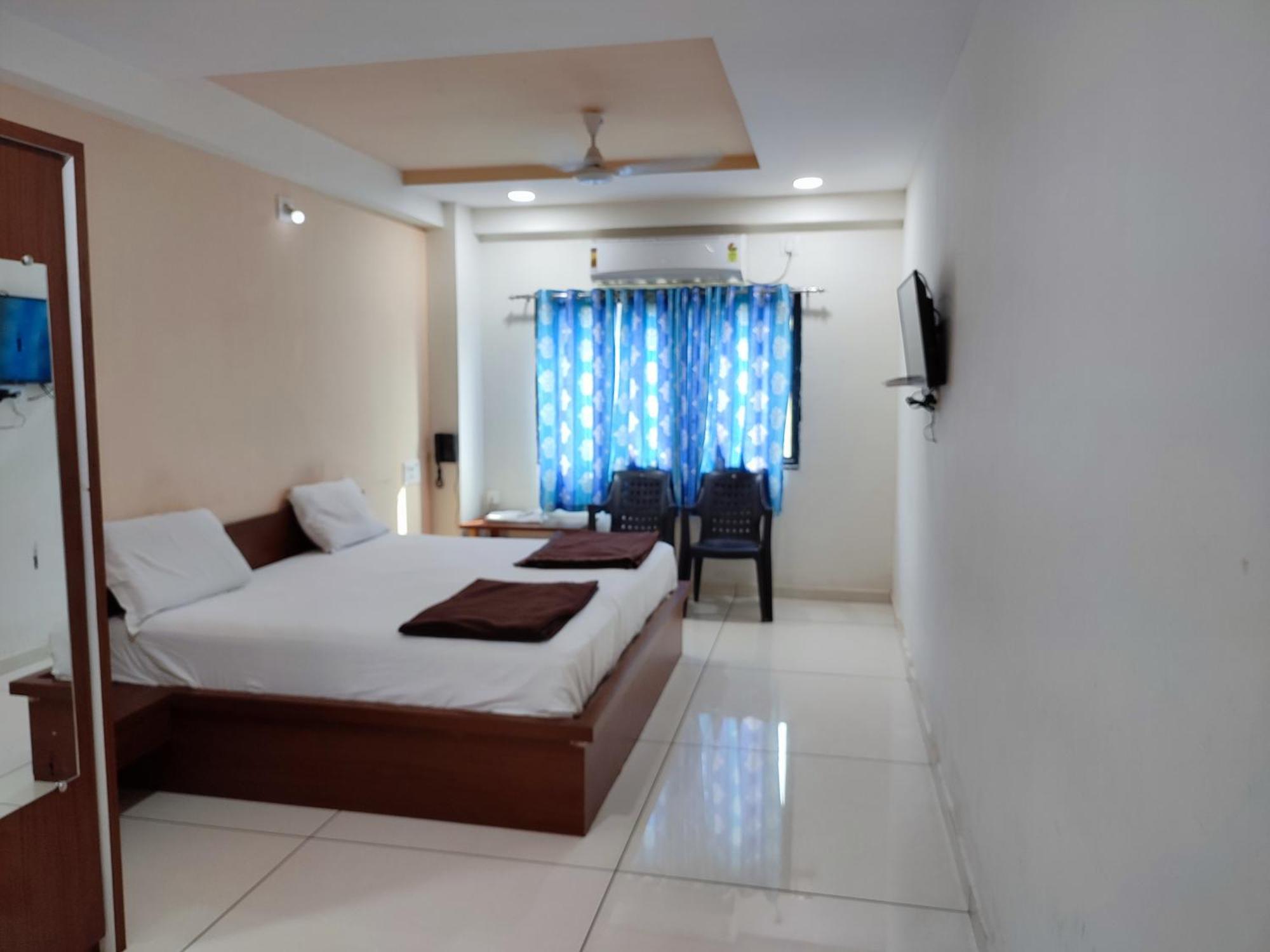 Hotel Vraj Rajpipla Εξωτερικό φωτογραφία